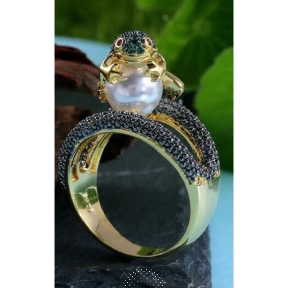 NIB Sz 7 Ring CZ Crystal Stone and Pearl Frog in Gold Casement Ring